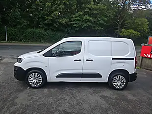 Used 2019 Peugeot Partner Professional White - Interior and Exterior details 4
