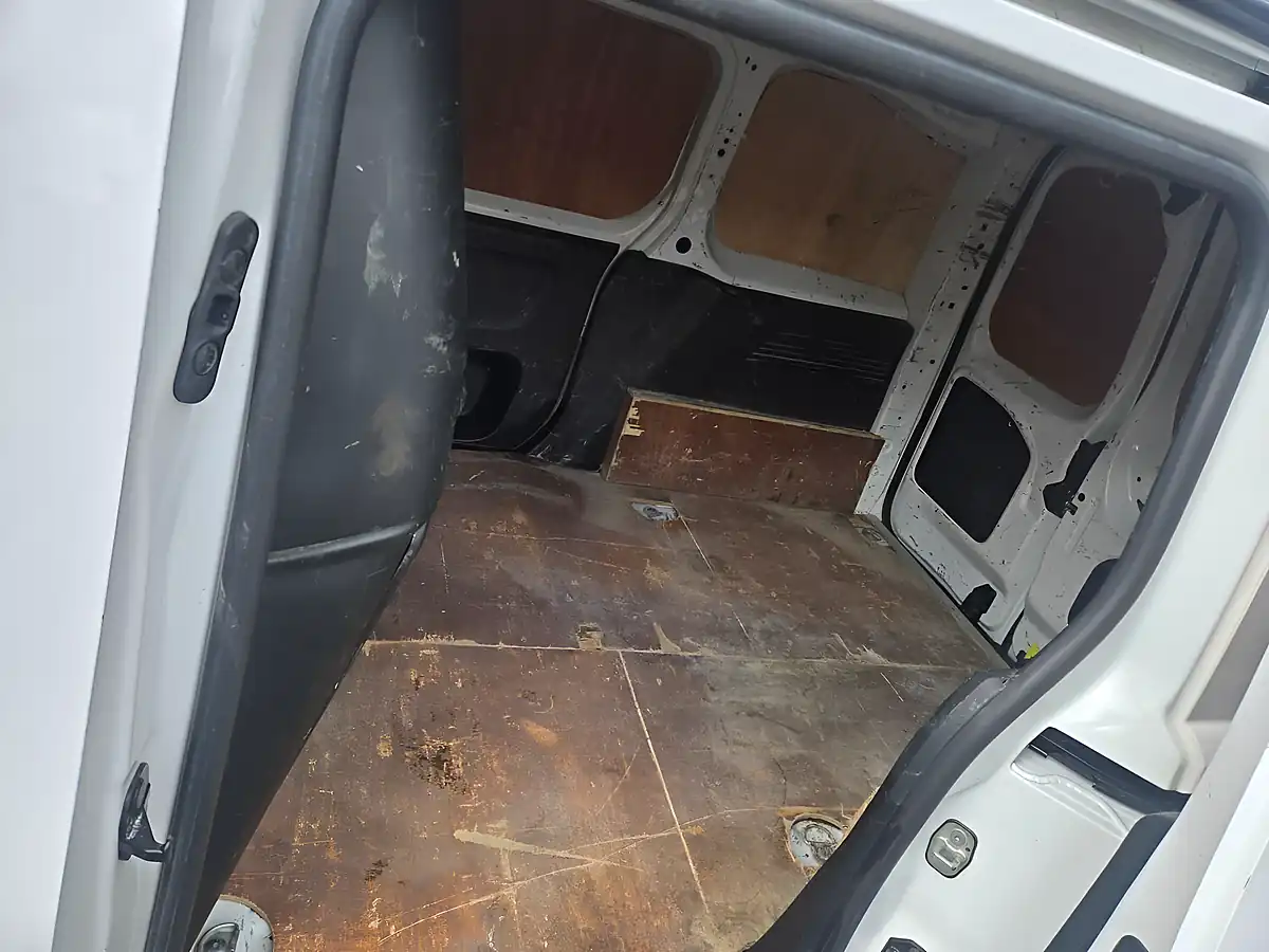 Used 2019 Peugeot Partner Professional White - Interior and Exterior details 6