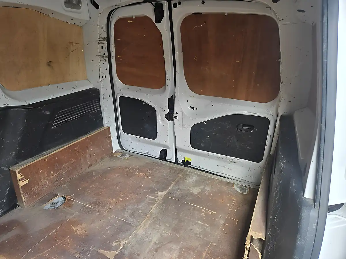 Used 2019 Peugeot Partner Professional White - Interior and Exterior details 7
