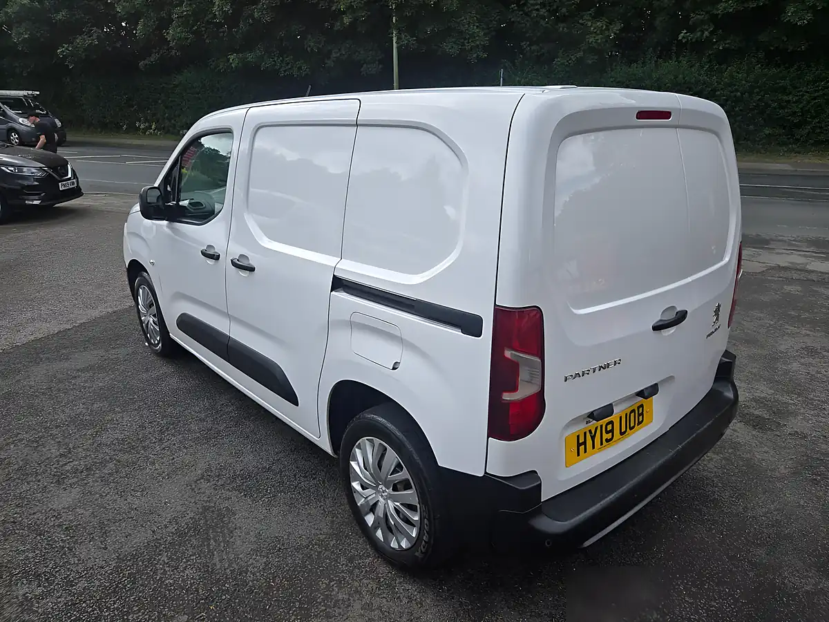 Used 2019 Peugeot Partner Professional White - Interior and Exterior details 8