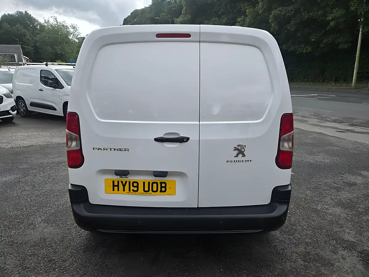 Used 2019 Peugeot Partner Professional White - Interior and Exterior details 9