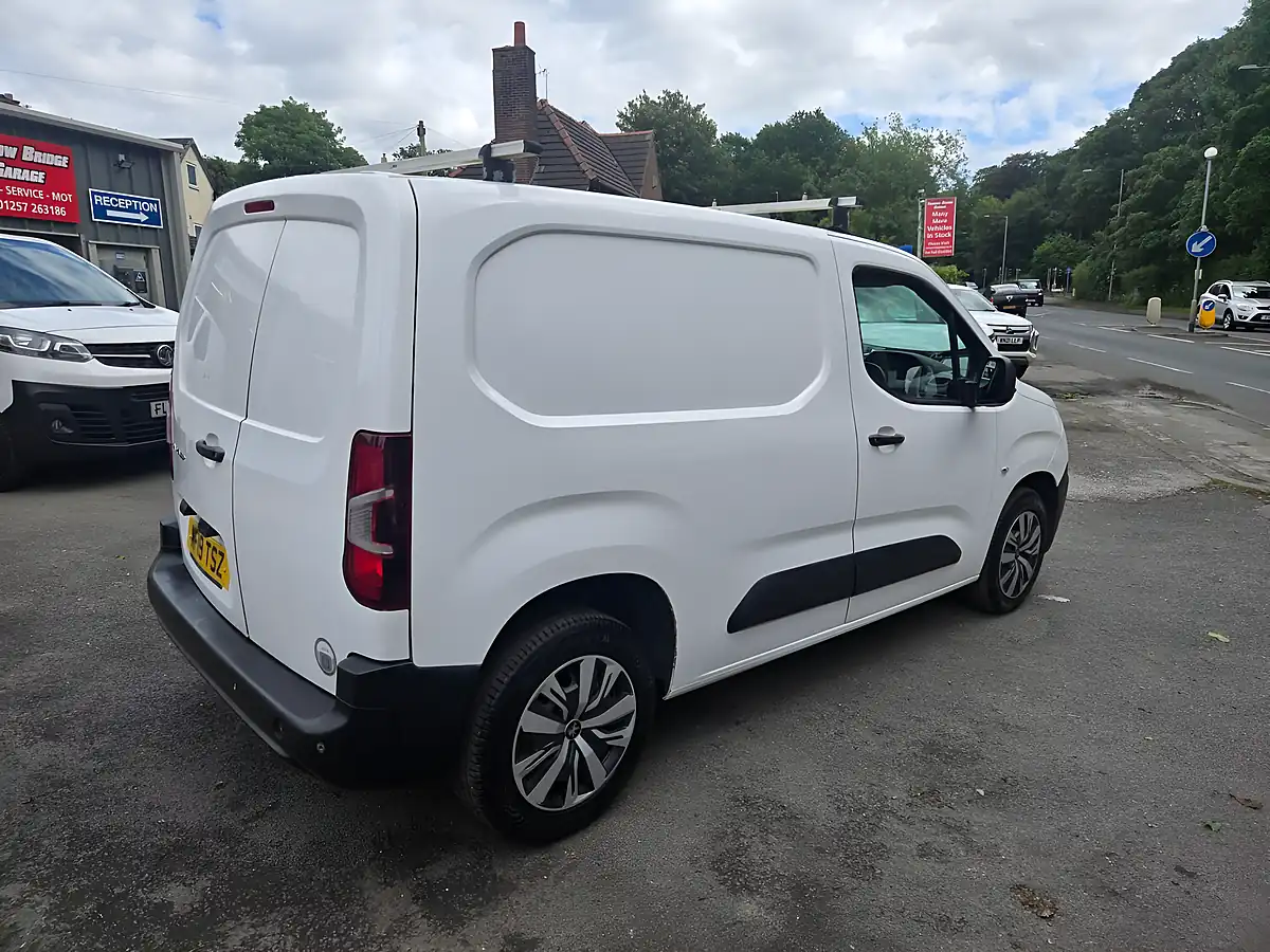 Used 2019 Peugeot Partner Professional White - Interior and Exterior details 11