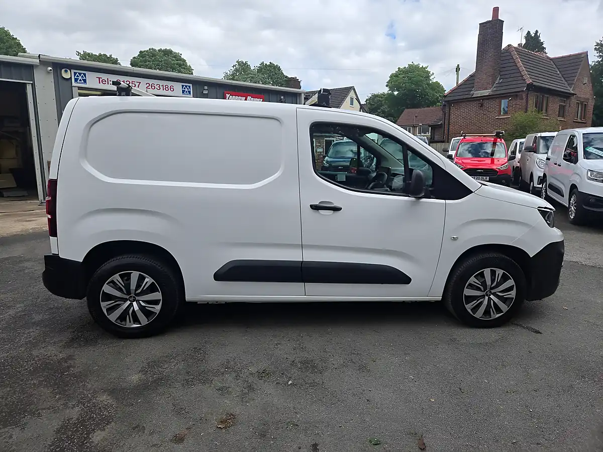 Used 2019 Peugeot Partner Professional White - Interior and Exterior details 12