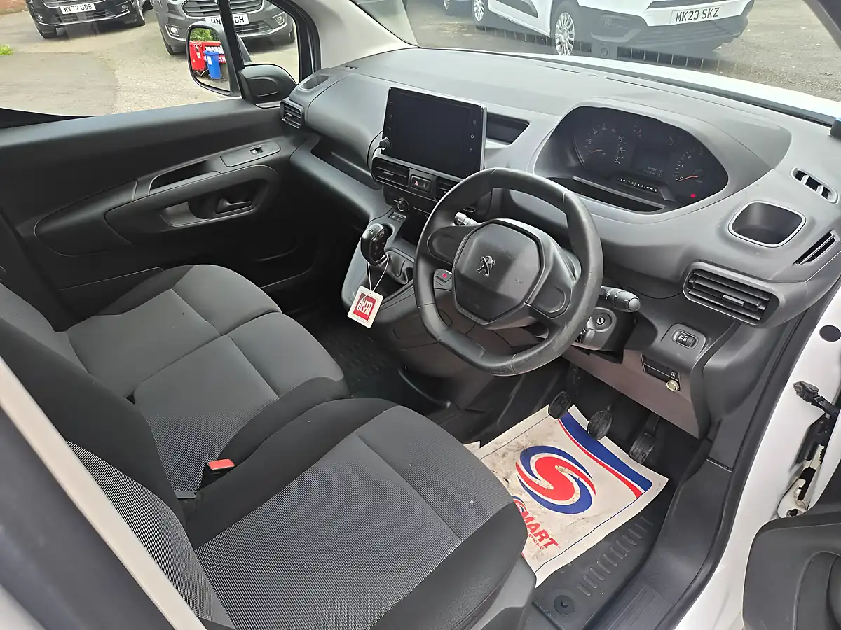 Used 2019 Peugeot Partner Professional White - Interior and Exterior details 13
