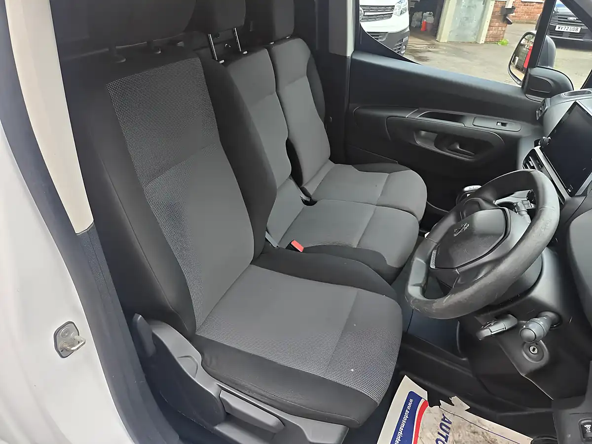 Used 2019 Peugeot Partner Professional White - Interior and Exterior details 17
