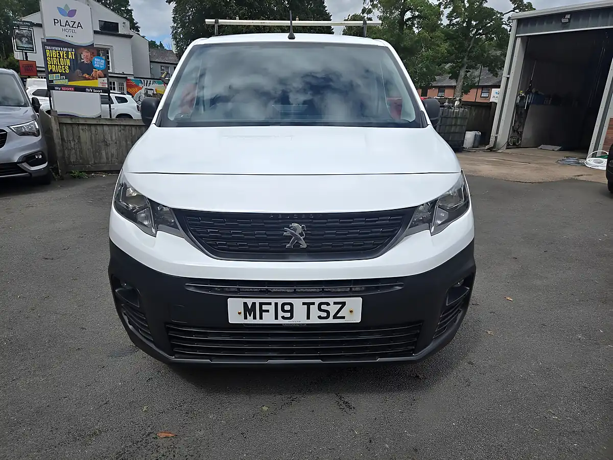 Used 2019 Peugeot Partner Professional White - Interior and Exterior details 2