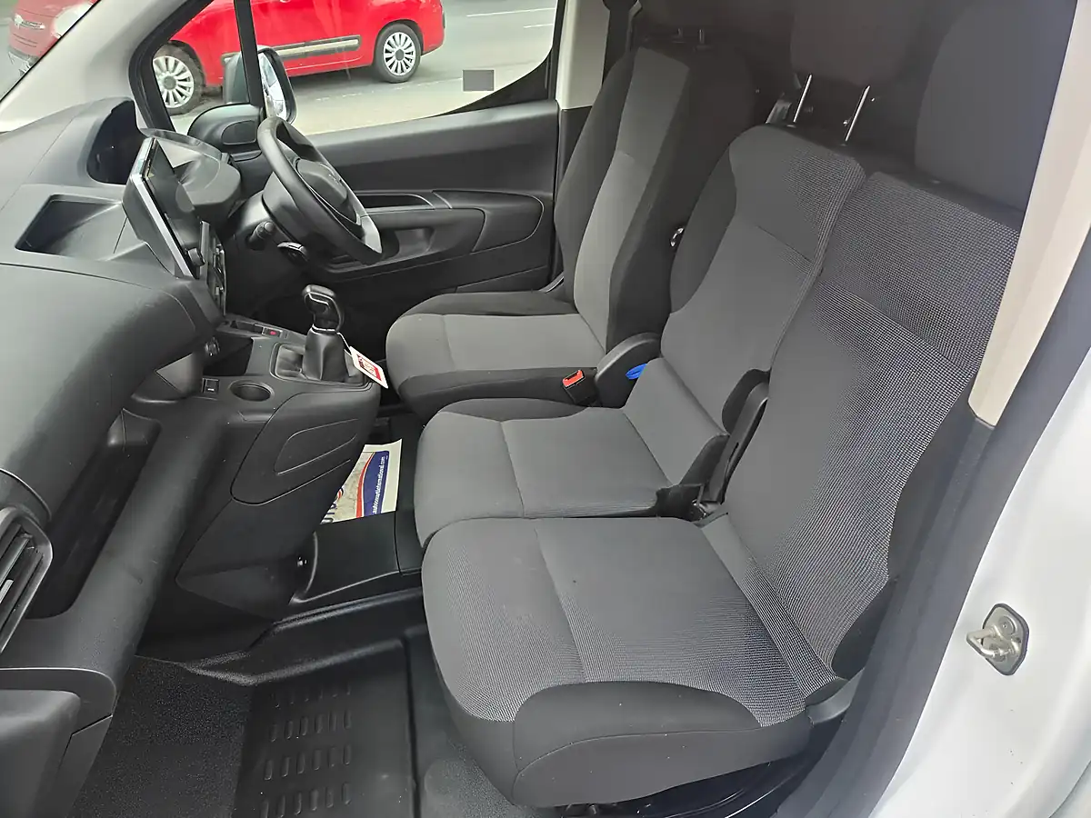 Used 2019 Peugeot Partner Professional White - Interior and Exterior details 5
