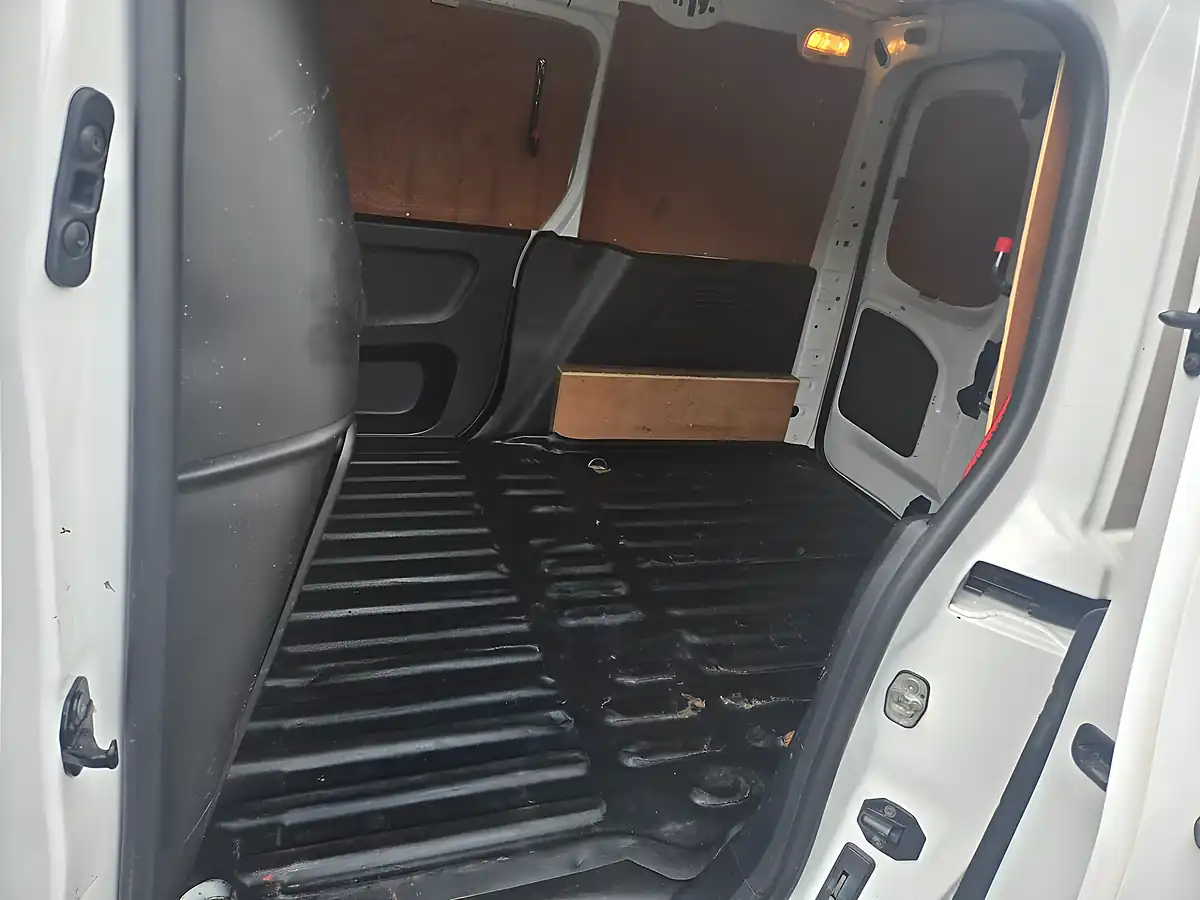 Used 2019 Peugeot Partner Professional White - Interior and Exterior details 6