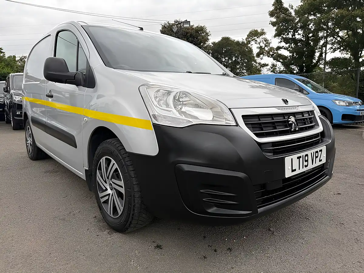 Used 2019 Peugeot Partner Se Atv Silver - Interior and Exterior details 13