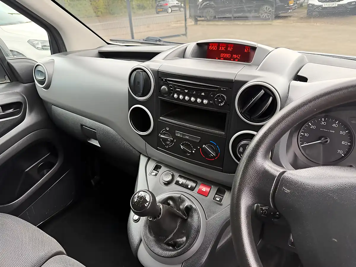 Used 2019 Peugeot Partner Se Atv Silver - Interior and Exterior details 15
