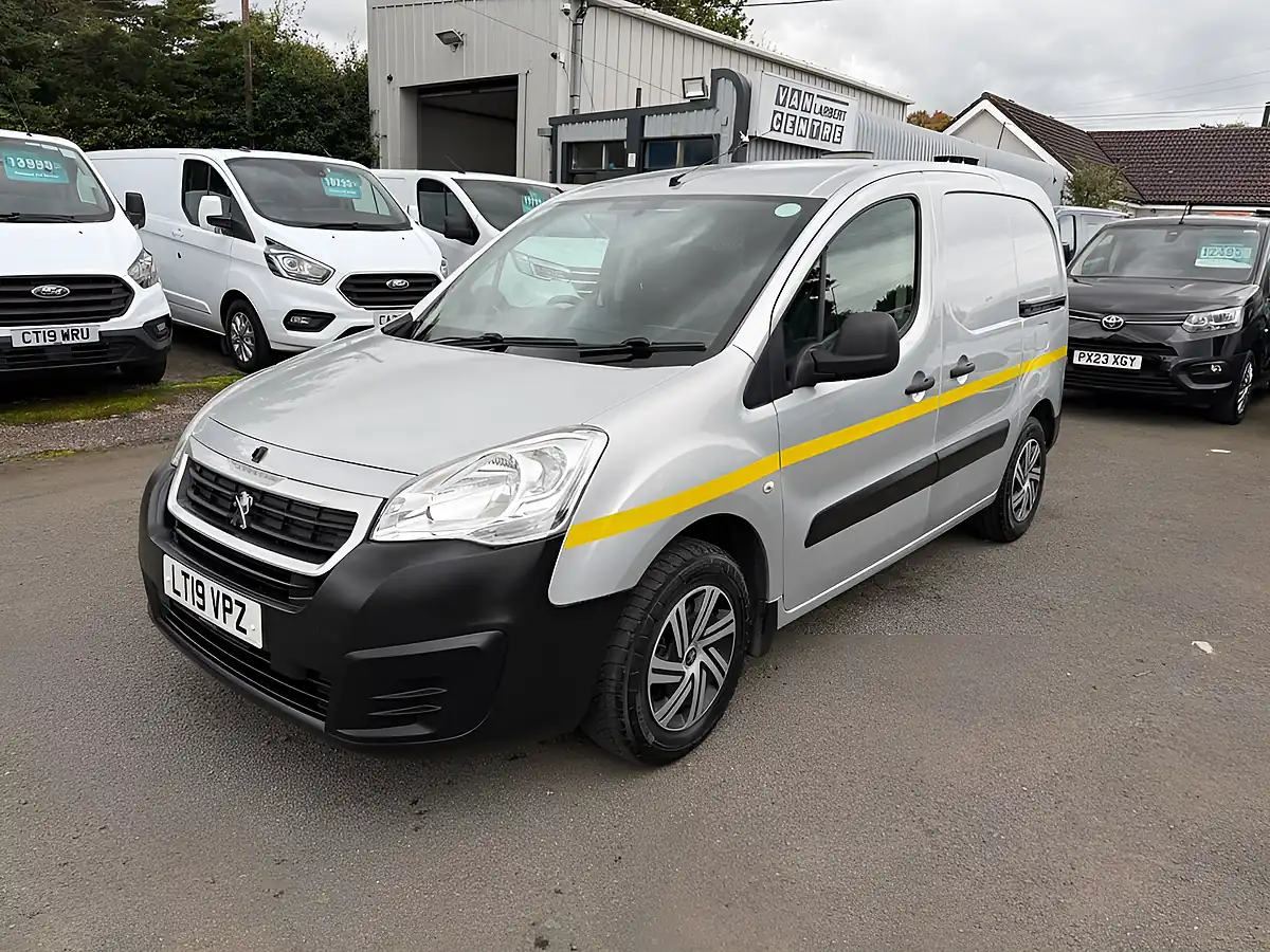 Used 2019 Peugeot Partner Se Atv Silver - Interior and Exterior details 9