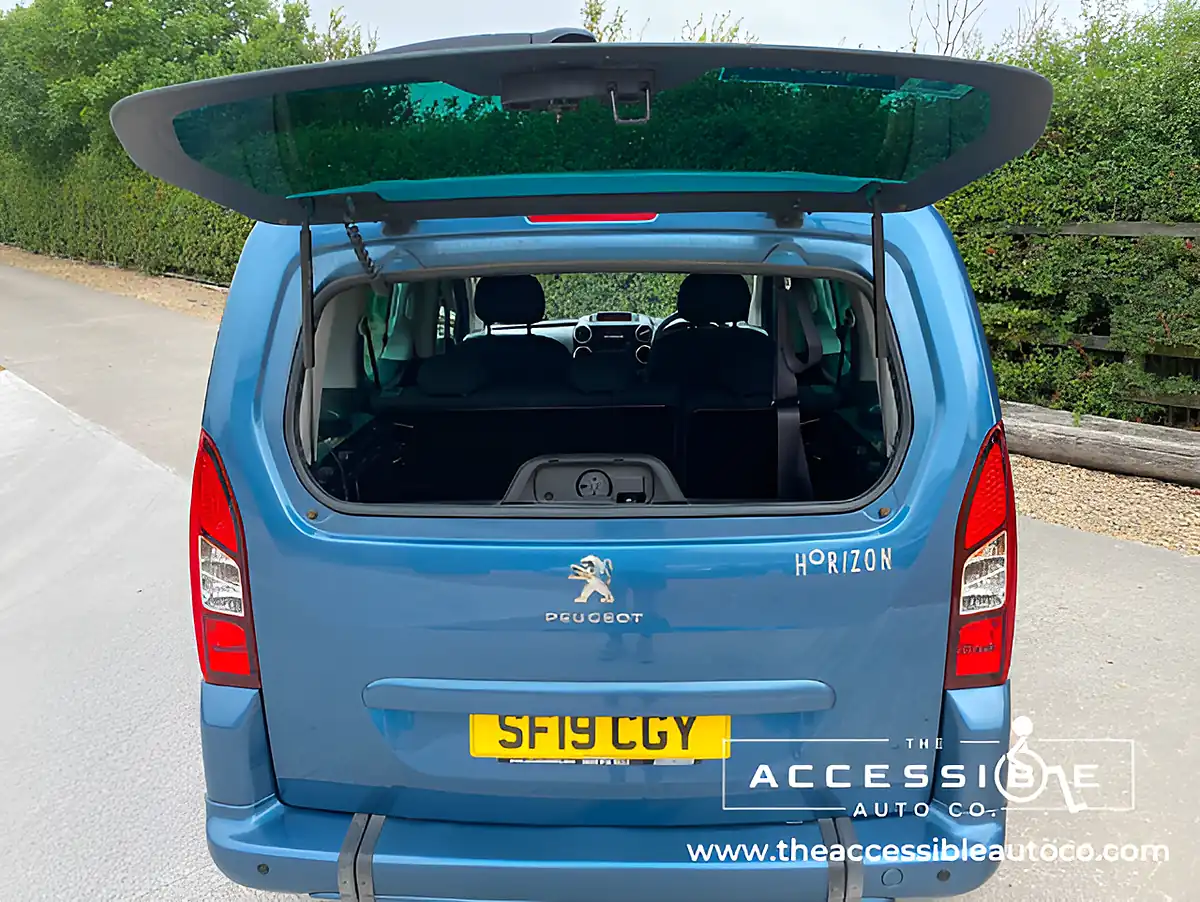Used 2019 Peugeot Partner Tepee Active Blue - Interior and Exterior details 10