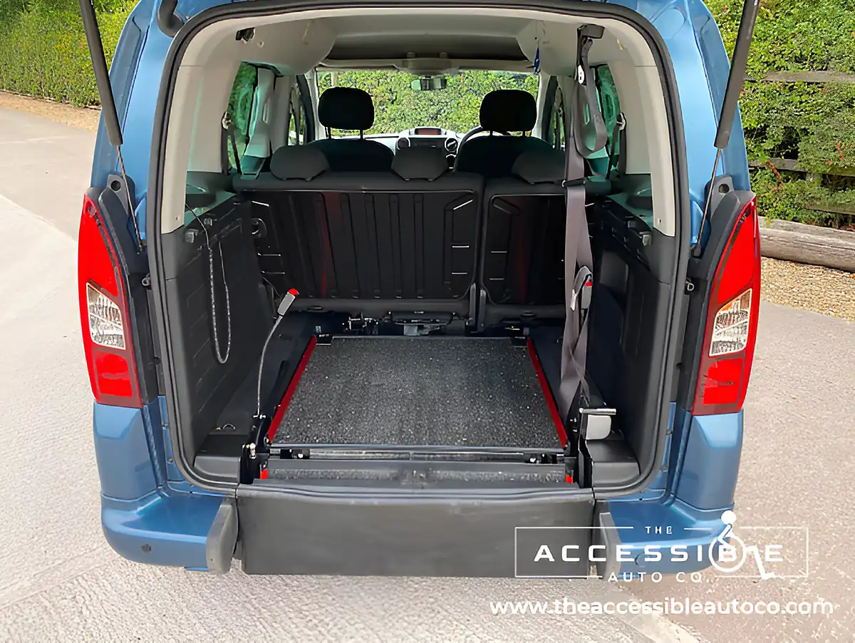 Used 2019 Peugeot Partner Tepee Active Blue - Interior and Exterior details 11