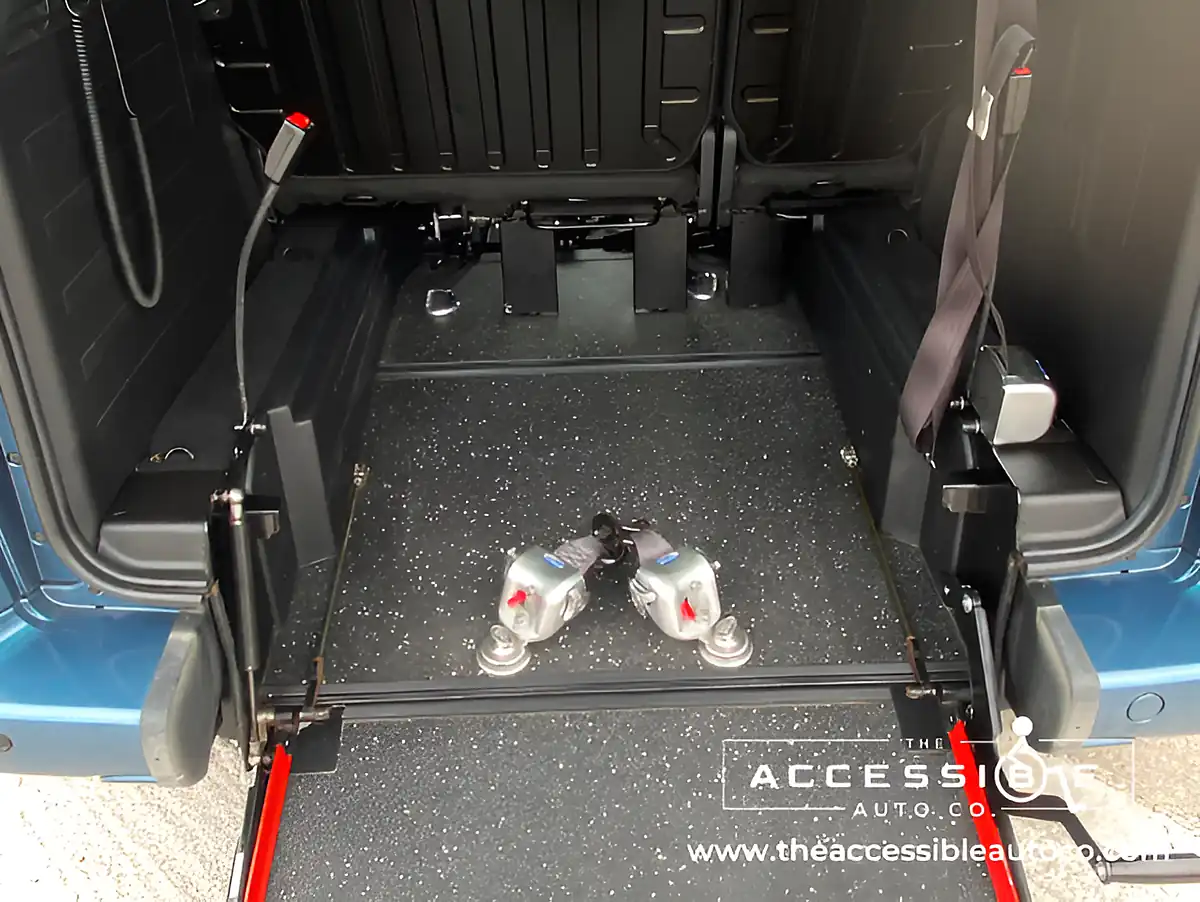 Used 2019 Peugeot Partner Tepee Active Blue - Interior and Exterior details 12