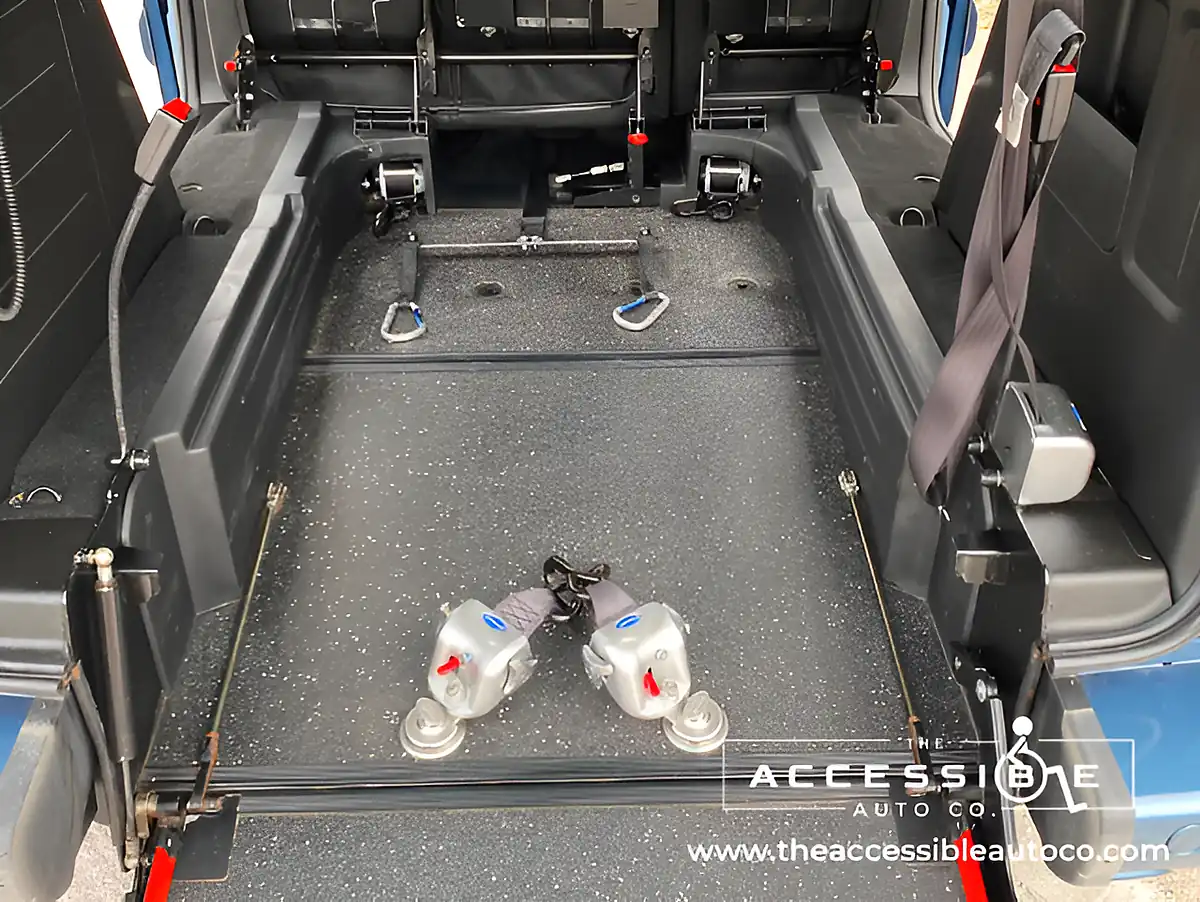 Used 2019 Peugeot Partner Tepee Active Blue - Interior and Exterior details 13