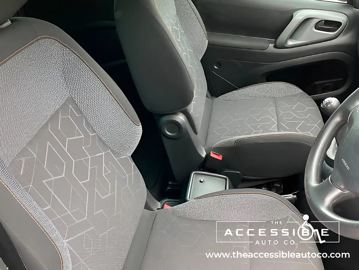 Used 2019 Peugeot Partner Tepee Active Blue - Interior and Exterior details 16