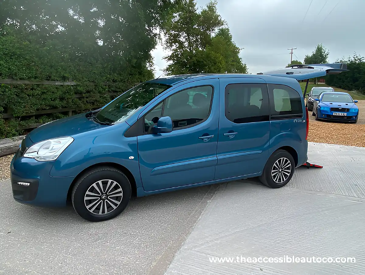 Used 2019 Peugeot Partner Tepee Active Blue - Interior and Exterior details 2