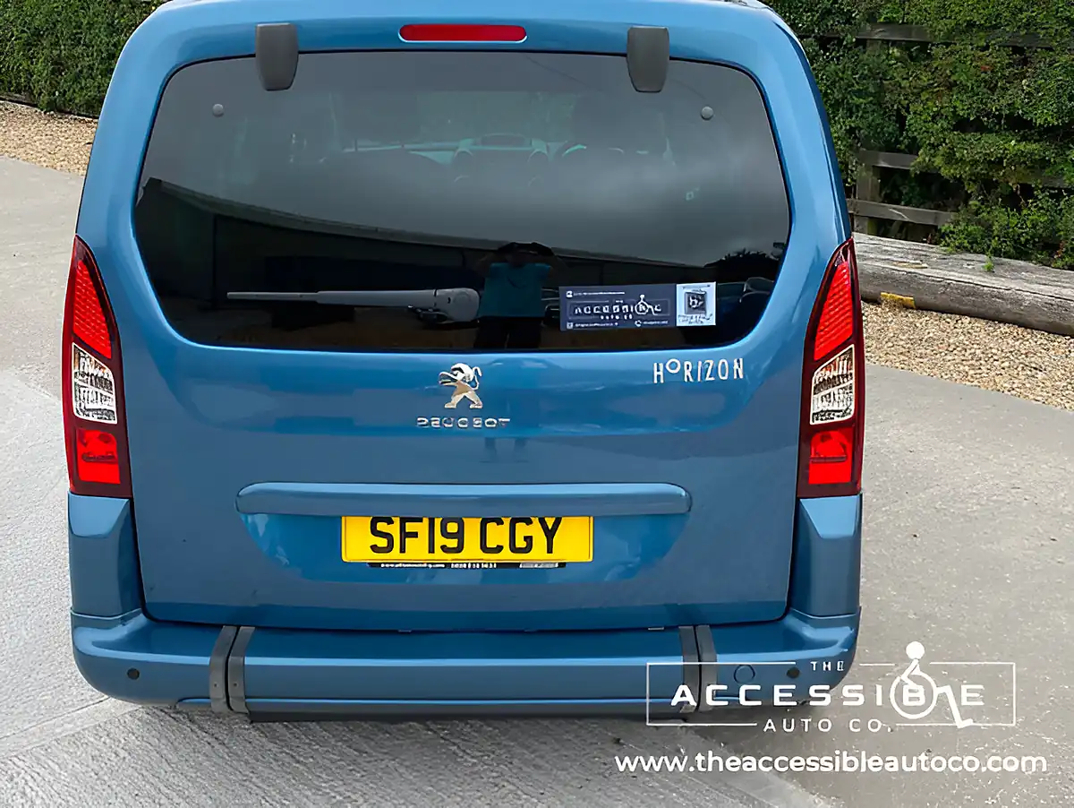 Used 2019 Peugeot Partner Tepee Active Blue - Interior and Exterior details 8