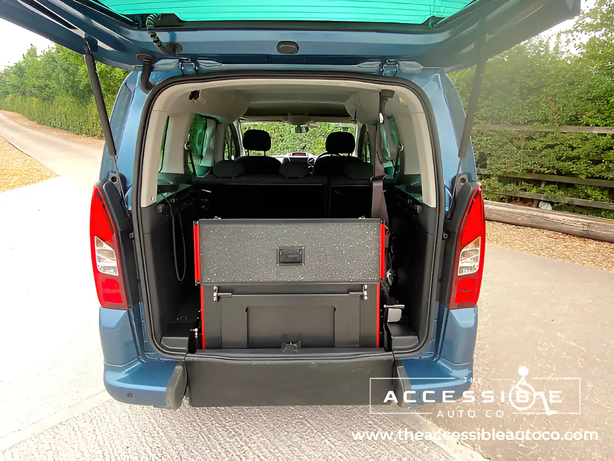 Used 2019 Peugeot Partner Tepee Active Blue - Interior and Exterior details 9