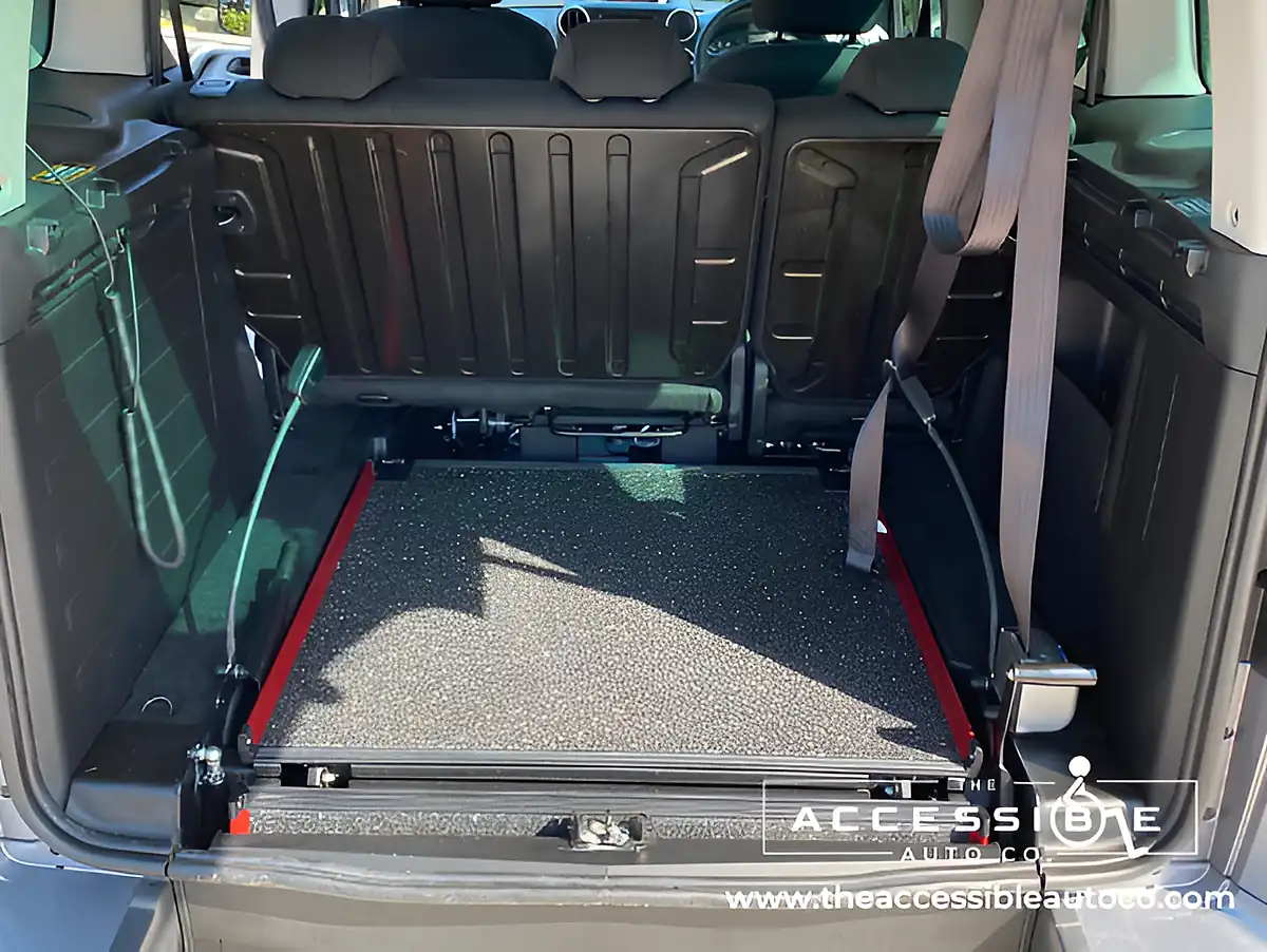 Used 2019 Peugeot Partner Tepee Active Horizon RS Grey - Interior and Exterior details 11