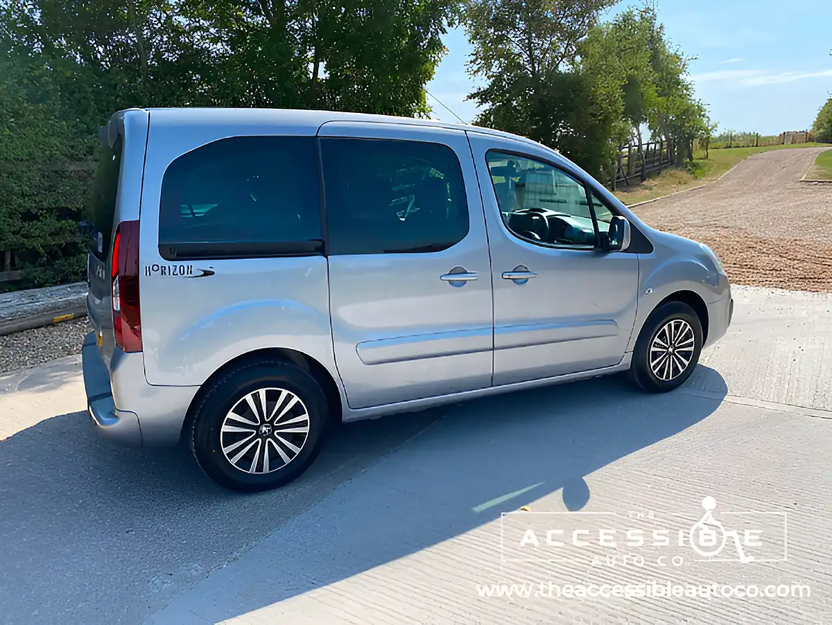 Used 2019 Peugeot Partner Tepee Active Horizon RS Grey - Interior and Exterior details 2