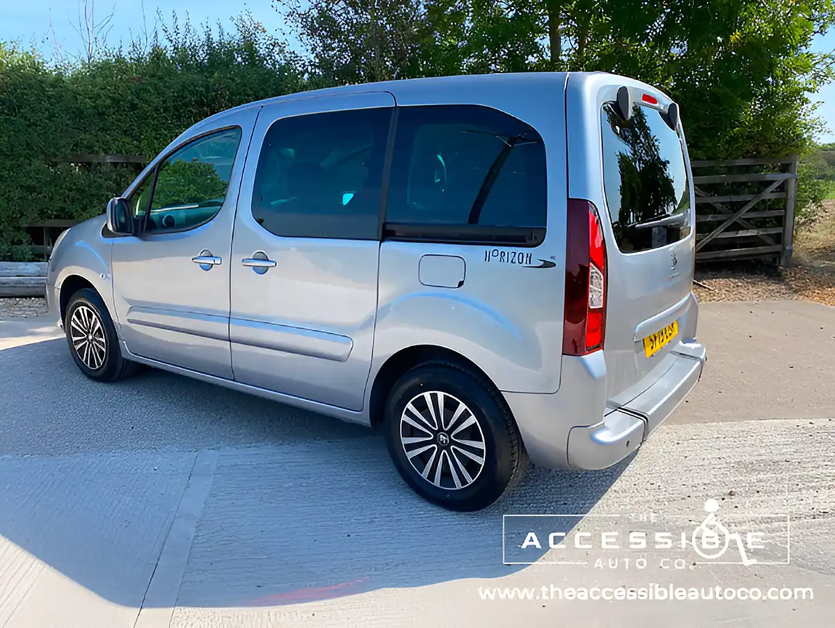 Used 2019 Peugeot Partner Tepee Active Horizon RS Grey - Interior and Exterior details 3