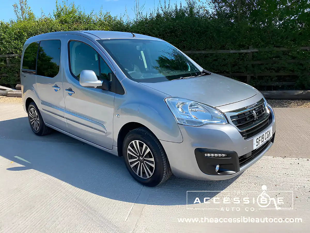 Used 2019 Peugeot Partner Tepee Active Horizon RS Grey - Interior and Exterior details 4
