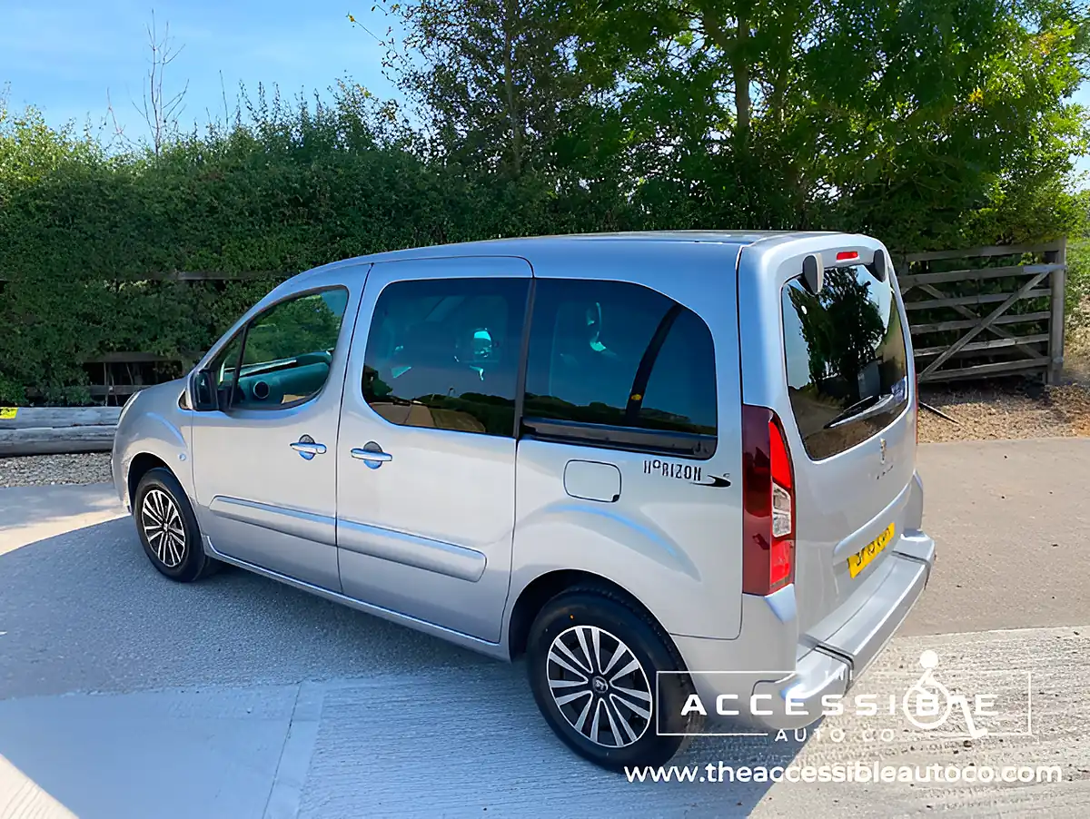 Used 2019 Peugeot Partner Tepee Active Horizon RS Grey - Interior and Exterior details 5