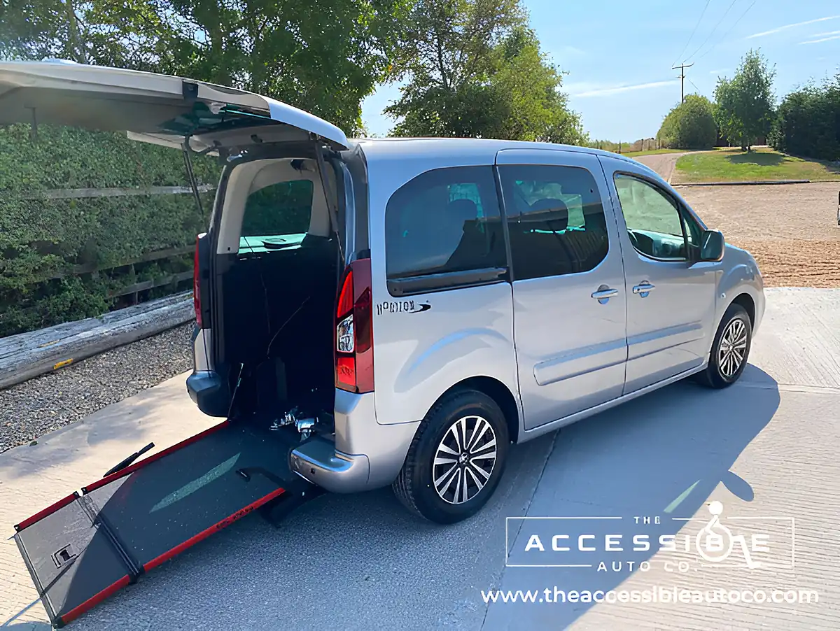 Used 2019 Peugeot Partner Tepee Active Horizon RS Grey - Interior and Exterior details 6