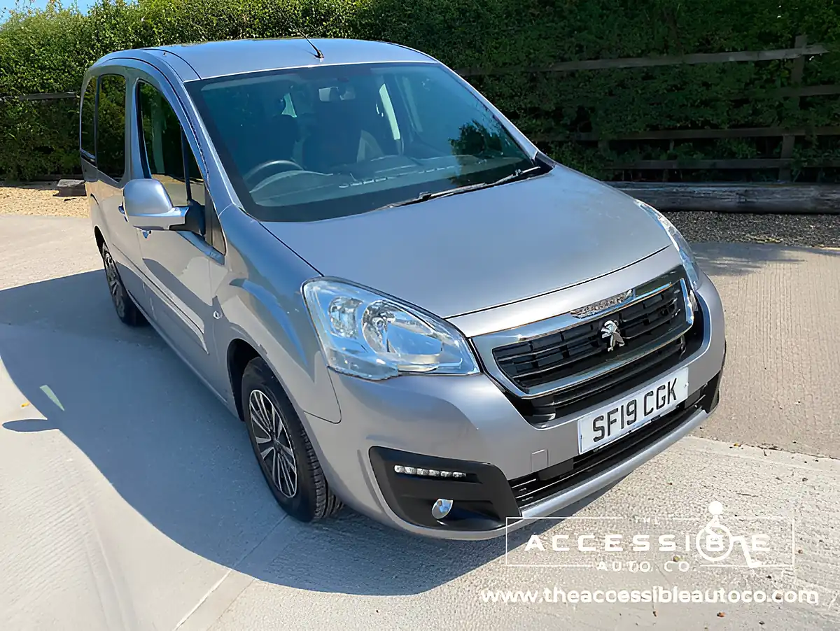 Used 2019 Peugeot Partner Tepee Active Horizon RS Grey - Interior and Exterior details 7