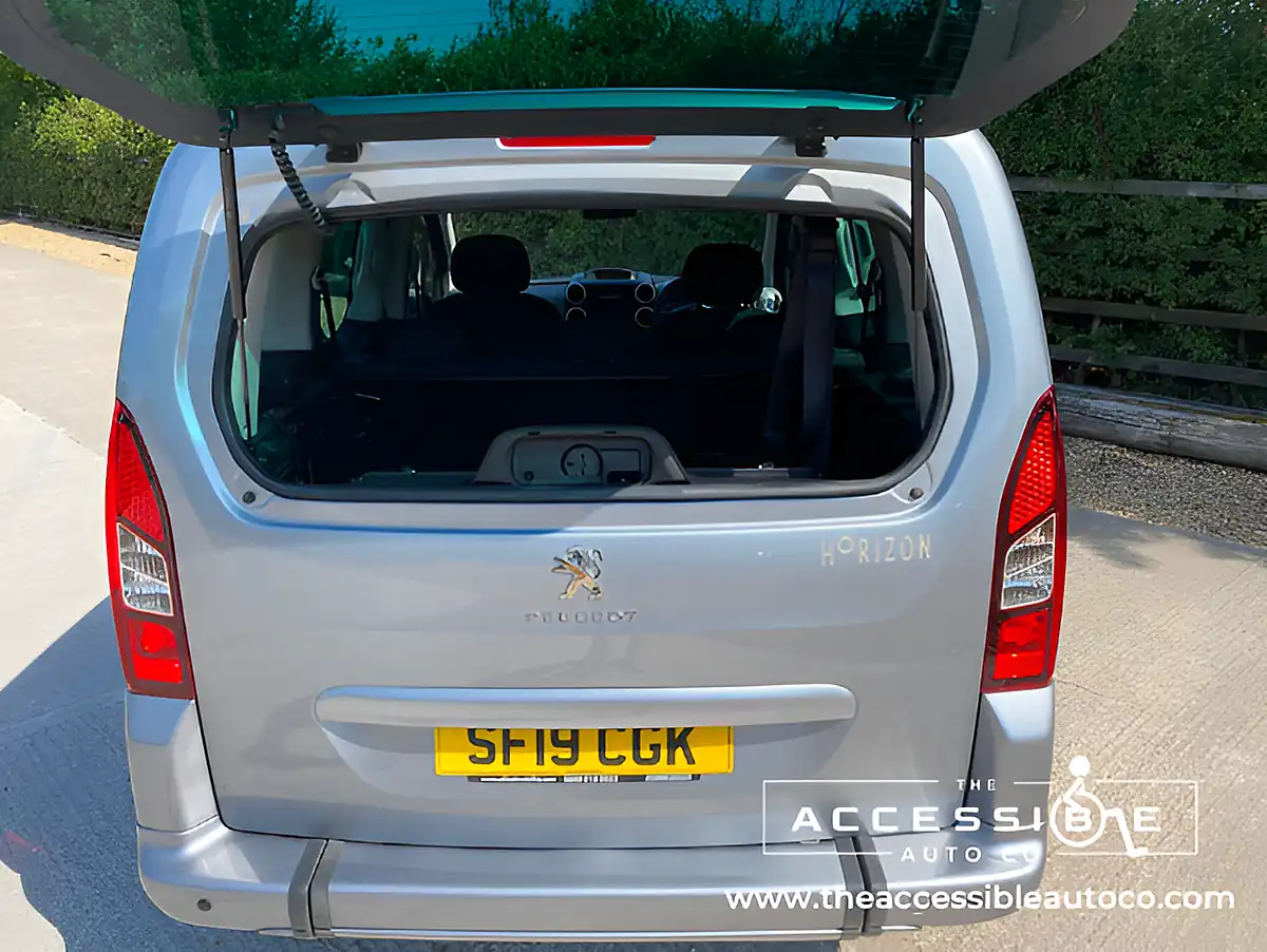 Used 2019 Peugeot Partner Tepee Active Horizon RS Grey - Interior and Exterior details 8