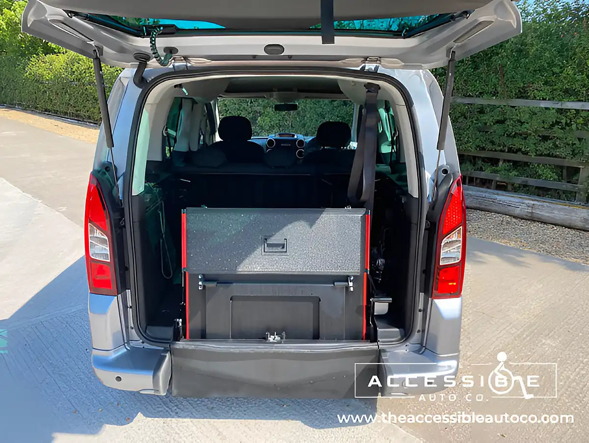 Used 2019 Peugeot Partner Tepee Active Horizon RS Grey - Interior and Exterior details 9