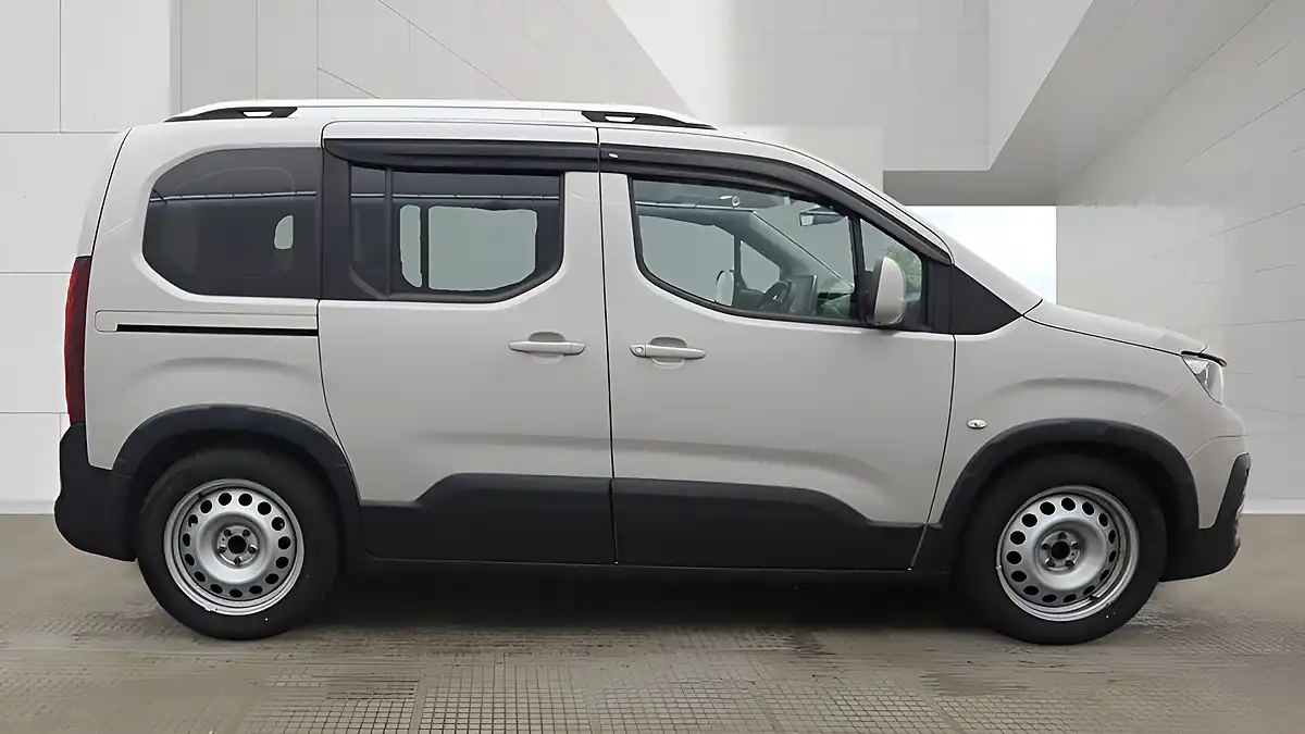 Used 2019 Peugeot Rifter Allure Beige - Interior and Exterior details 5