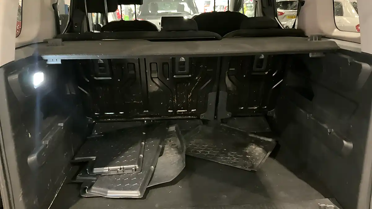 Used 2019 Peugeot Rifter Allure Beige - Interior and Exterior details 7