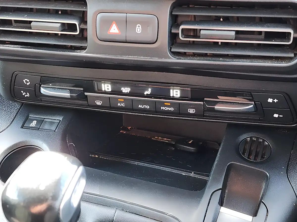 Used 2019 Peugeot Rifter Allure Black - Interior and Exterior details 13