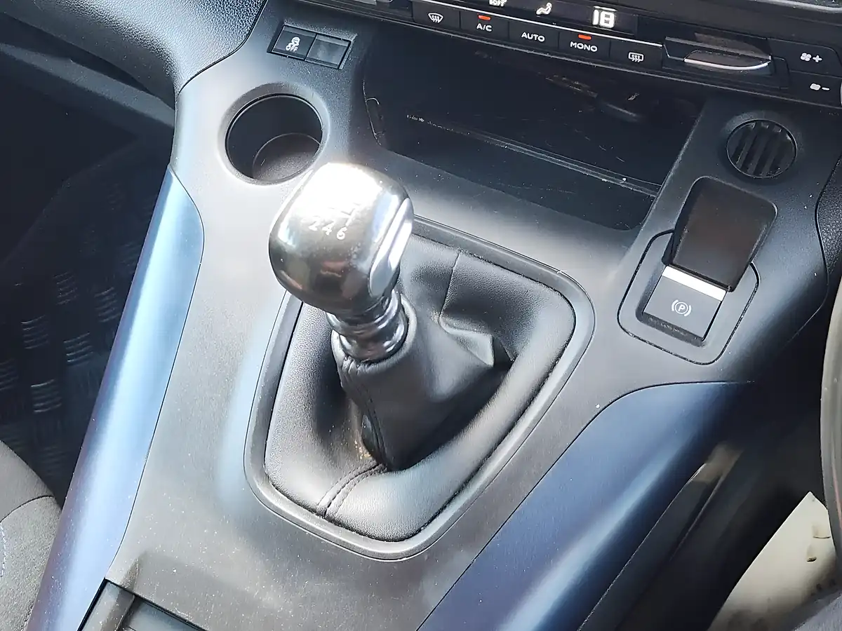 Used 2019 Peugeot Rifter Allure Black - Interior and Exterior details 14
