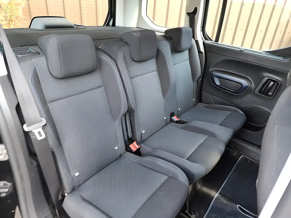 Used 2019 Peugeot Rifter Allure Black - Interior and Exterior details 17