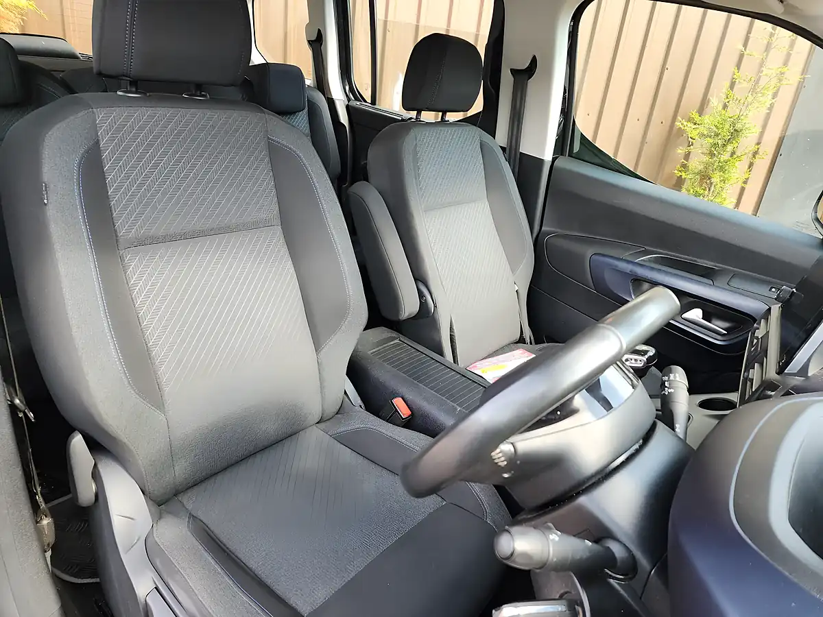 Used 2019 Peugeot Rifter Allure Black - Interior and Exterior details 7