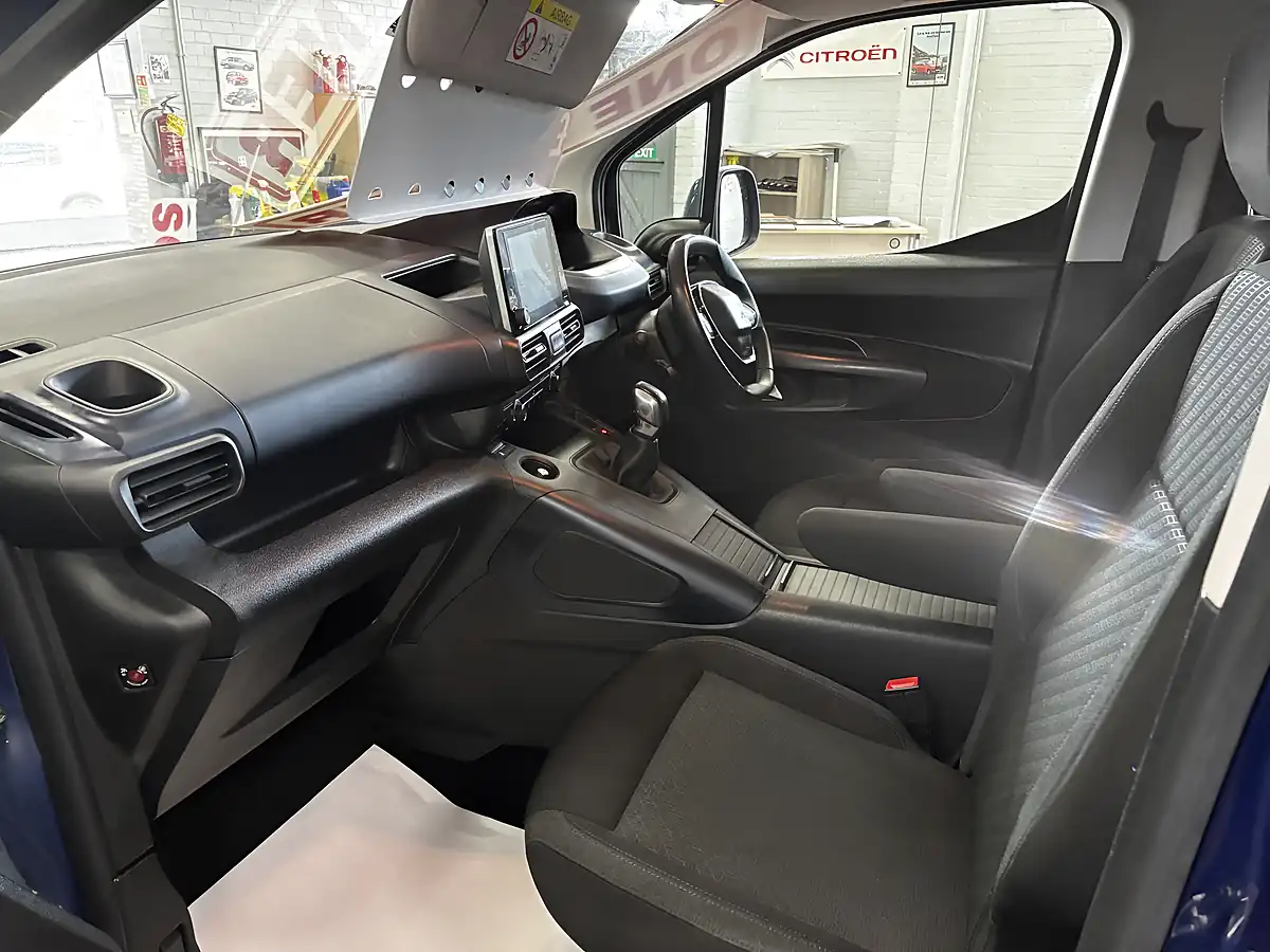 Used 2019 Peugeot Rifter Allure Blue - Interior and Exterior details 14