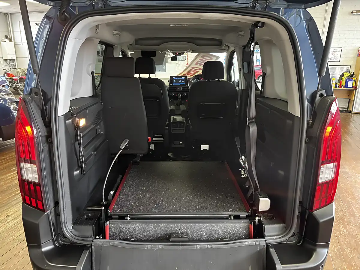 Used 2019 Peugeot Rifter Allure Blue - Interior and Exterior details 19