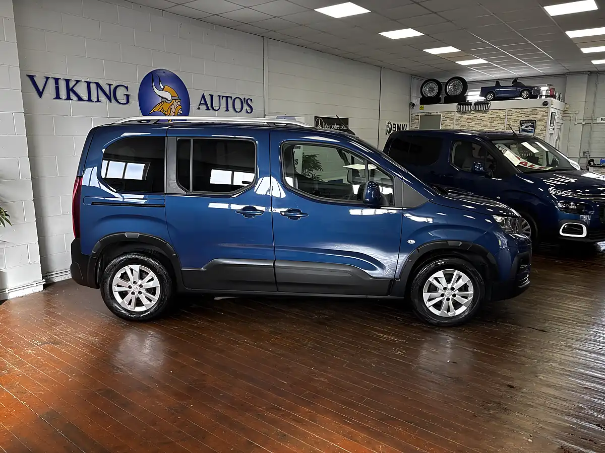 Used 2019 Peugeot Rifter Allure Blue - Interior and Exterior details 2
