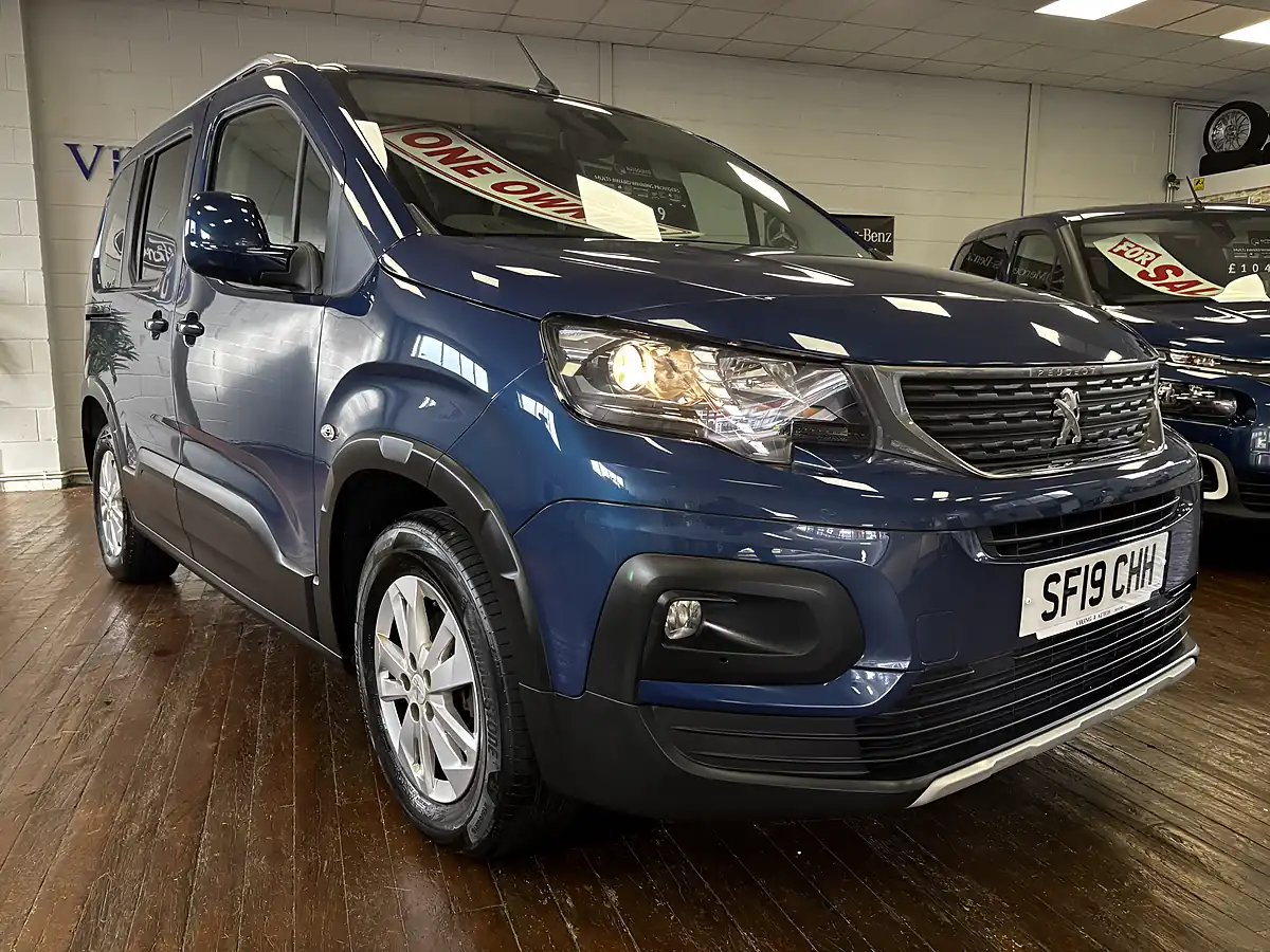 Used 2019 Peugeot Rifter Allure Blue - Interior and Exterior details 20