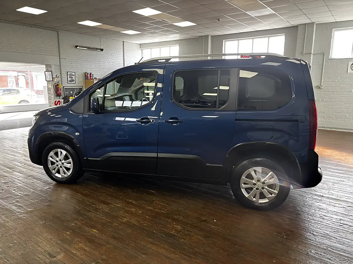 Used 2019 Peugeot Rifter Allure Blue - Interior and Exterior details 6