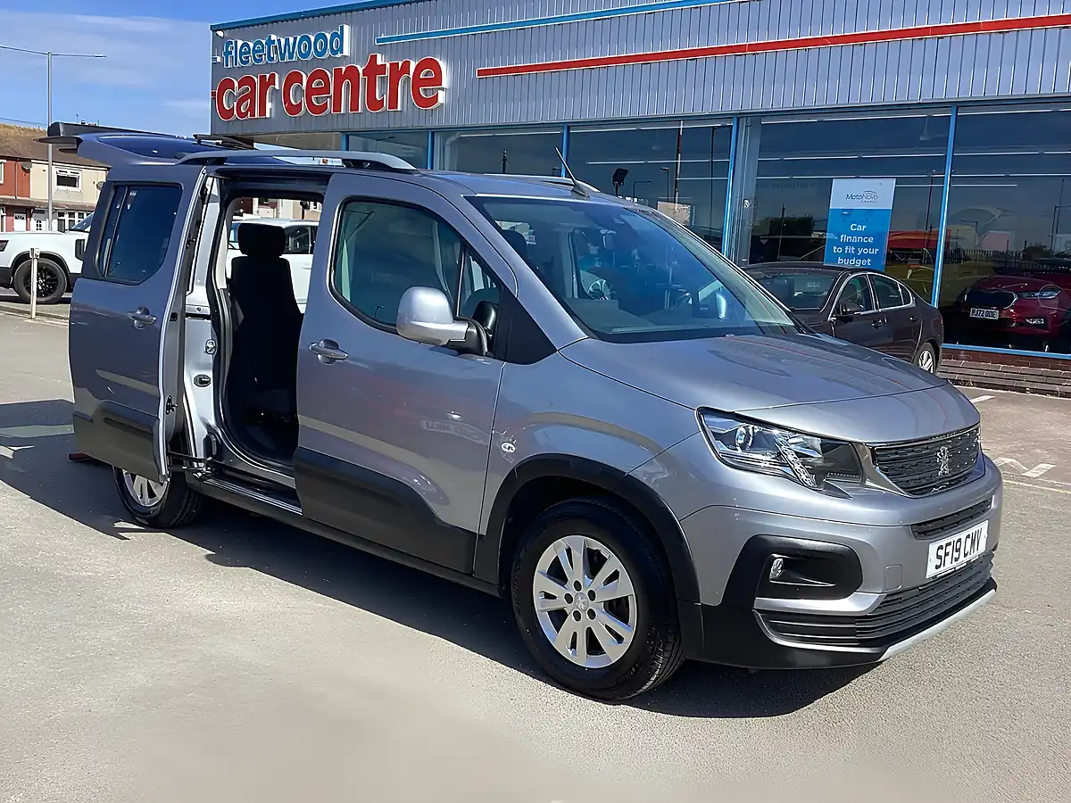 Used 2019 Peugeot Rifter Allure Grey - Interior and Exterior details 16