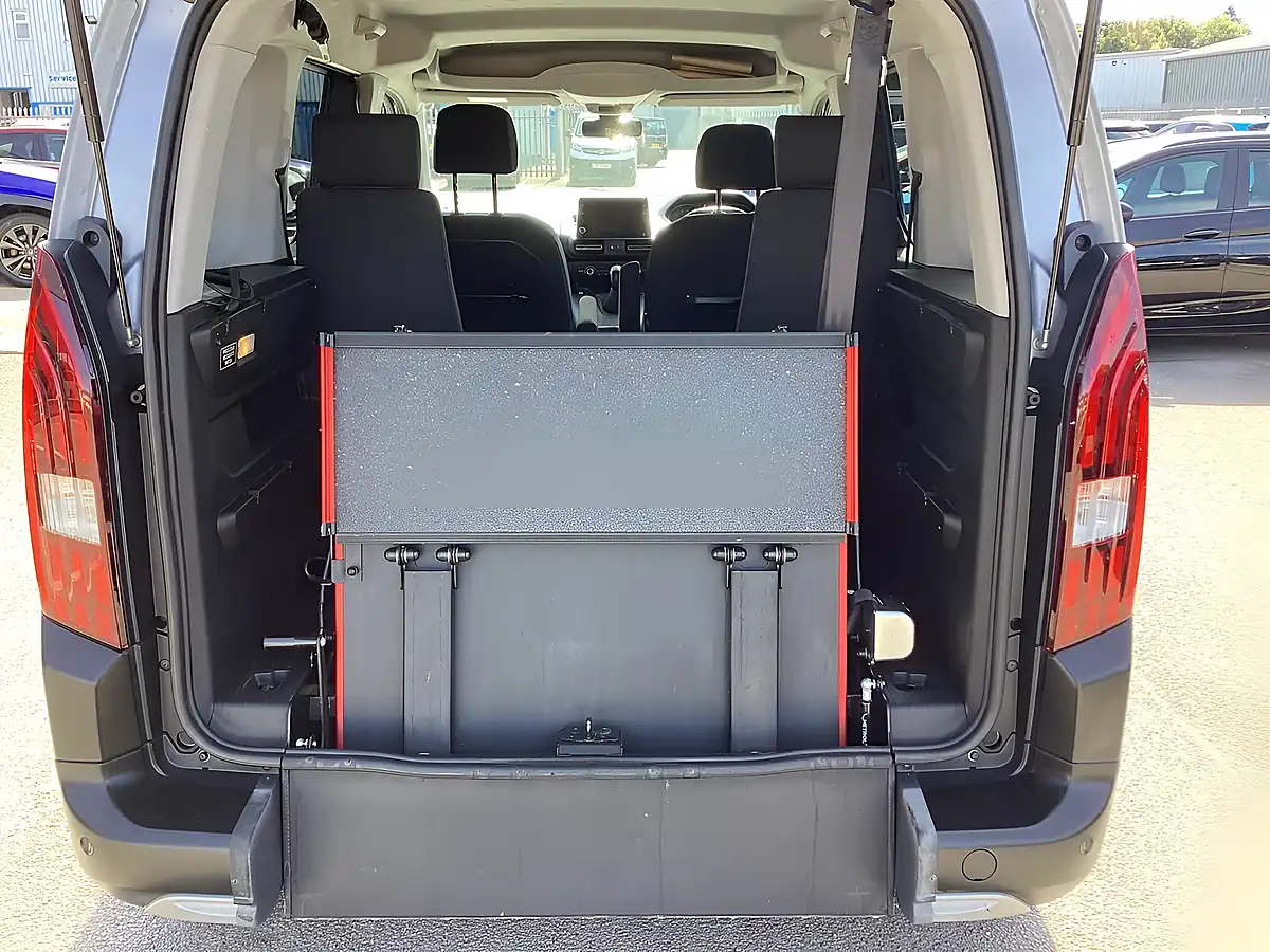 Used 2019 Peugeot Rifter Allure Grey - Interior and Exterior details 18