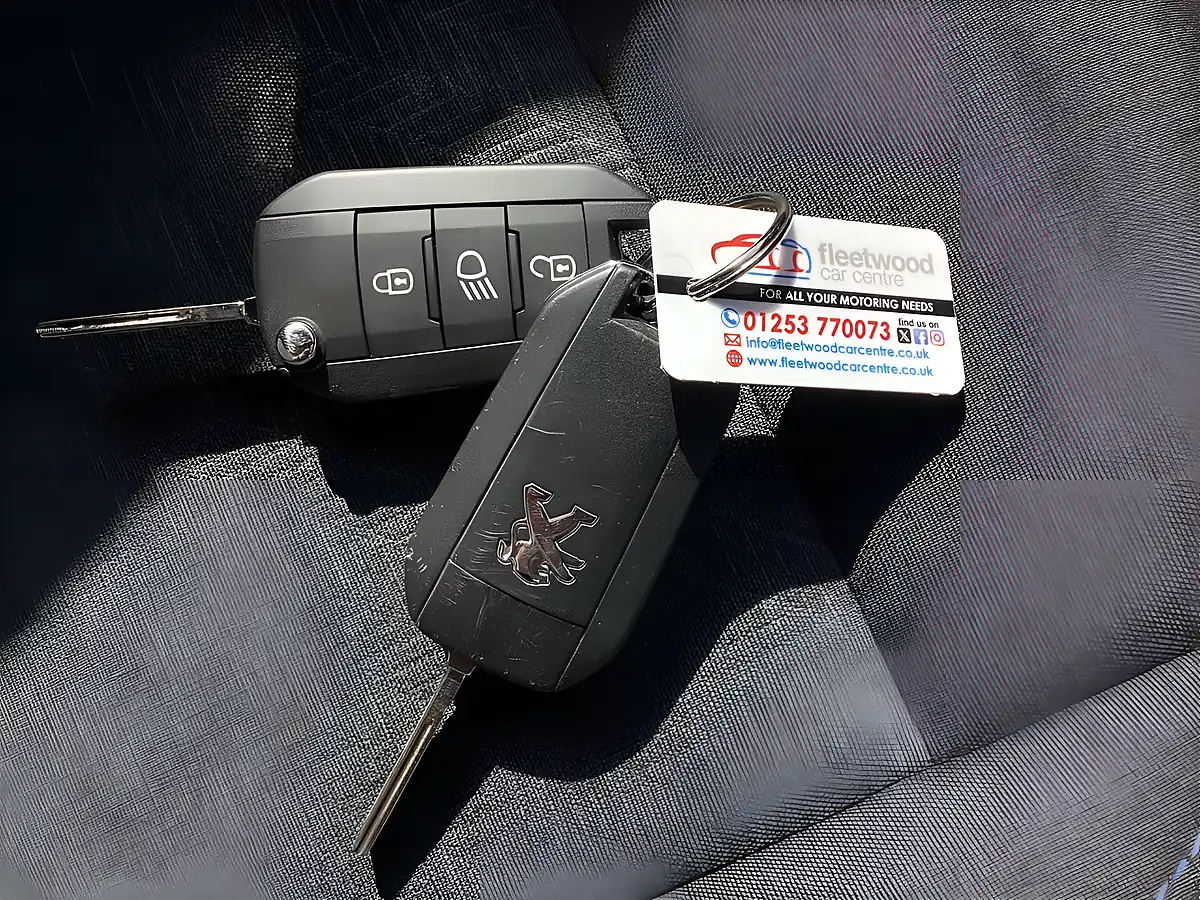 Used 2019 Peugeot Rifter Allure Grey - Interior and Exterior details 20