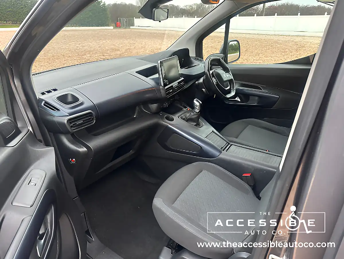 Used 2019 Peugeot Rifter Allure Horizon Grey - Interior and Exterior details 15