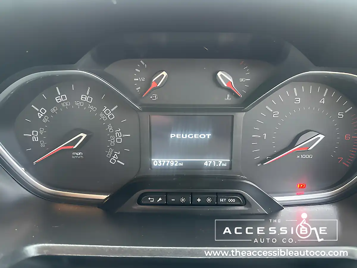 Used 2019 Peugeot Rifter Allure Horizon Grey - Interior and Exterior details 17