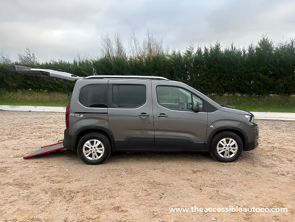 Used 2019 Peugeot Rifter Allure Horizon Grey - Interior and Exterior details 6