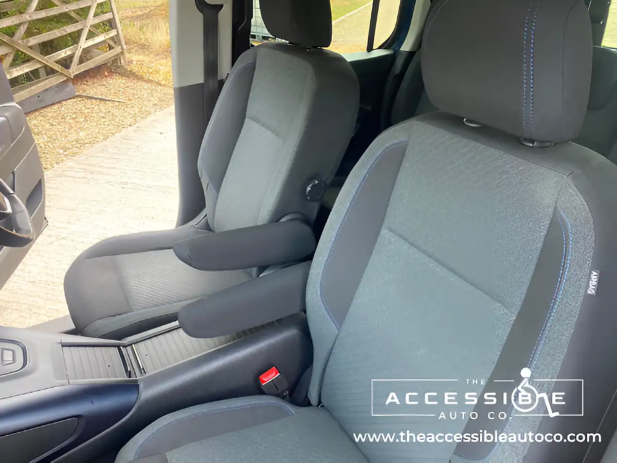 Used 2019 Peugeot Rifter Allure Horizon RS Blue - Interior and Exterior details 11